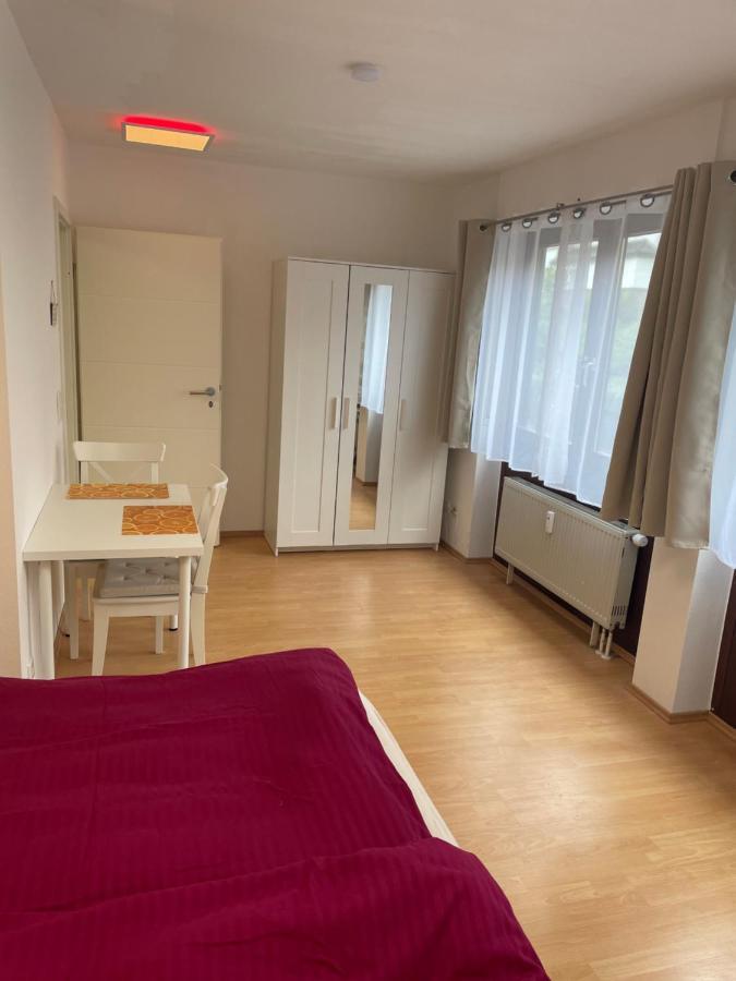 Zimmer Im Herzen Von Durlach Karlsruhe Exterior foto