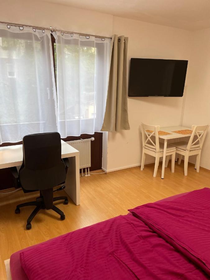 Zimmer Im Herzen Von Durlach Karlsruhe Exterior foto